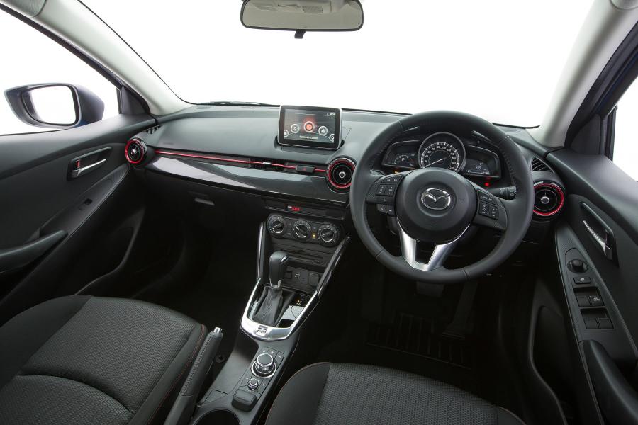 Торпедо Mazda2 Sedan 2015 года  (AU) (фото 21 из 35)